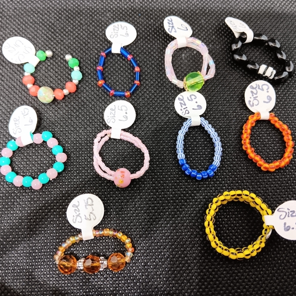HANDMADE Lot of 10 Multicolor Stackable Beaded Adjustable Stretch Rings Set - Picture 5 of 8